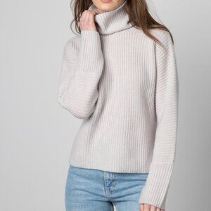 Kinross Cashmere Luxe Cozy Turtleneck in Birch size Medium